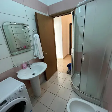 Aron Apartament * ساراندا